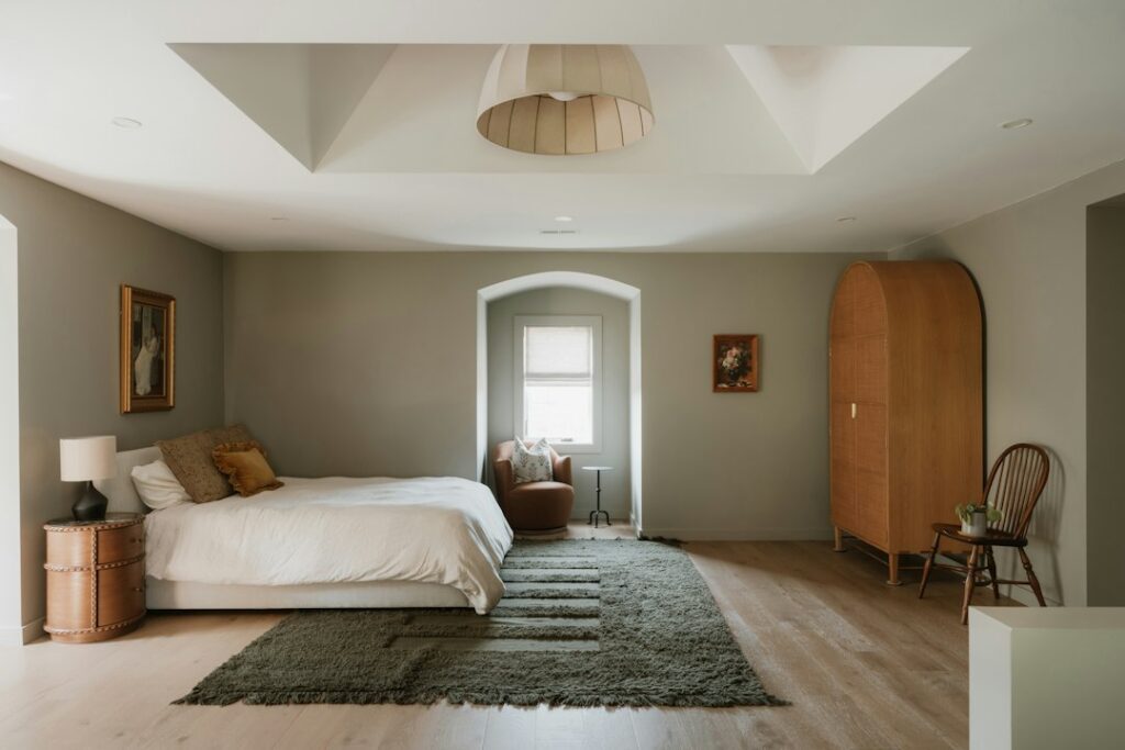 A clean uncluttered bedroom illustrating the connection between bedroom clutter, the 12th house and business growth